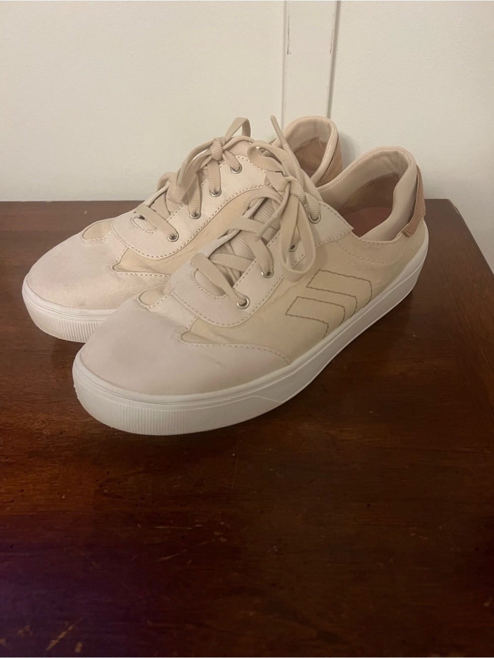 Dr. Scholl's Women's Cream/Tan Casual Lace-Up Sneakers size 8.5
